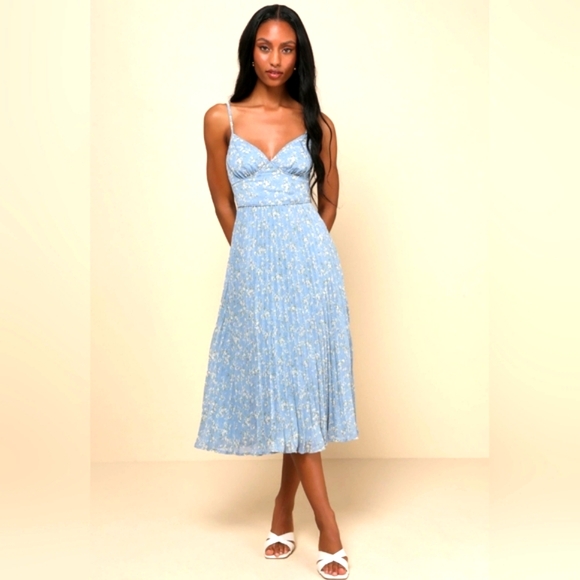 Lulus Darling Favorite Light Blue Floral Sleeveless Pleated Midi Dress S… - Picture 2 of 13